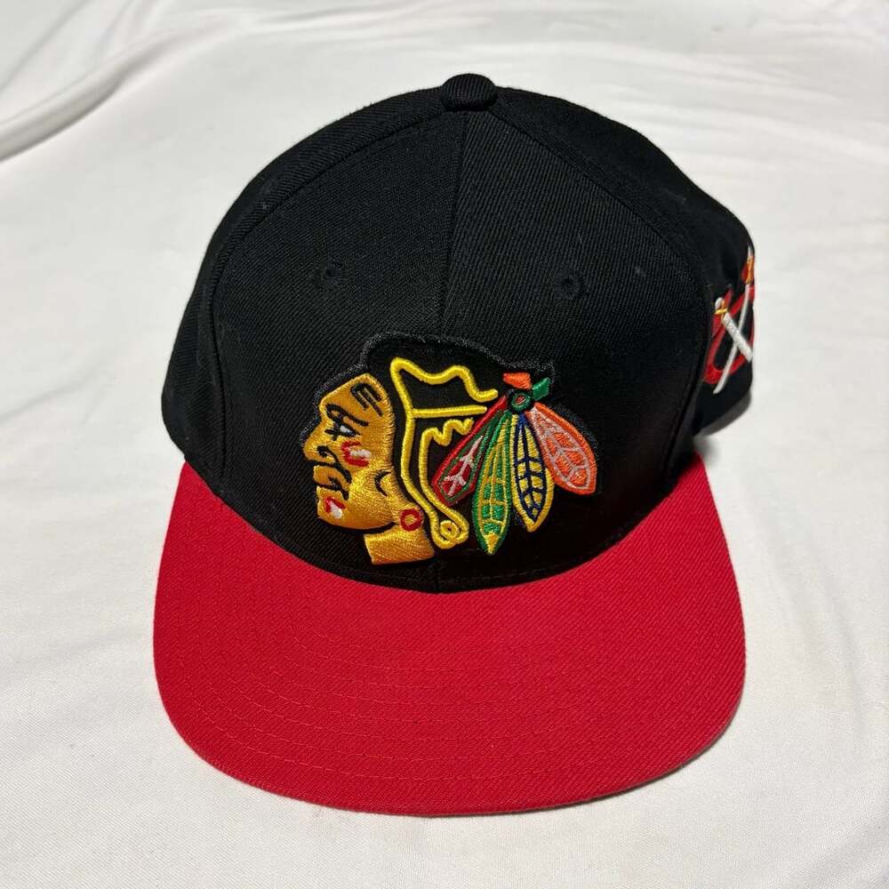 Chicago Blackhawks Reebok Snapback Hat Black Red 100% Wool Green Bottom NHL Cap